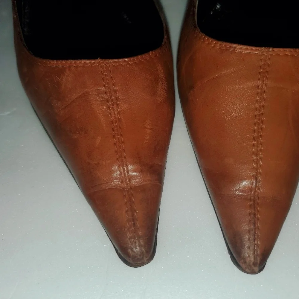 Authentic Gucci Brown Leather Pointed Toe Pumps With Gold Heel Accent, Size 9.5B - Picture 7 of 11